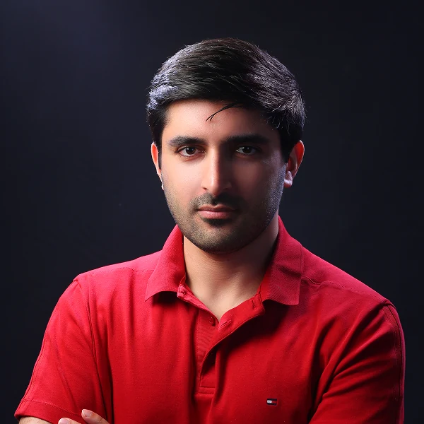 Parham Ghaemi, consultant SEO sémantique basé à Paris